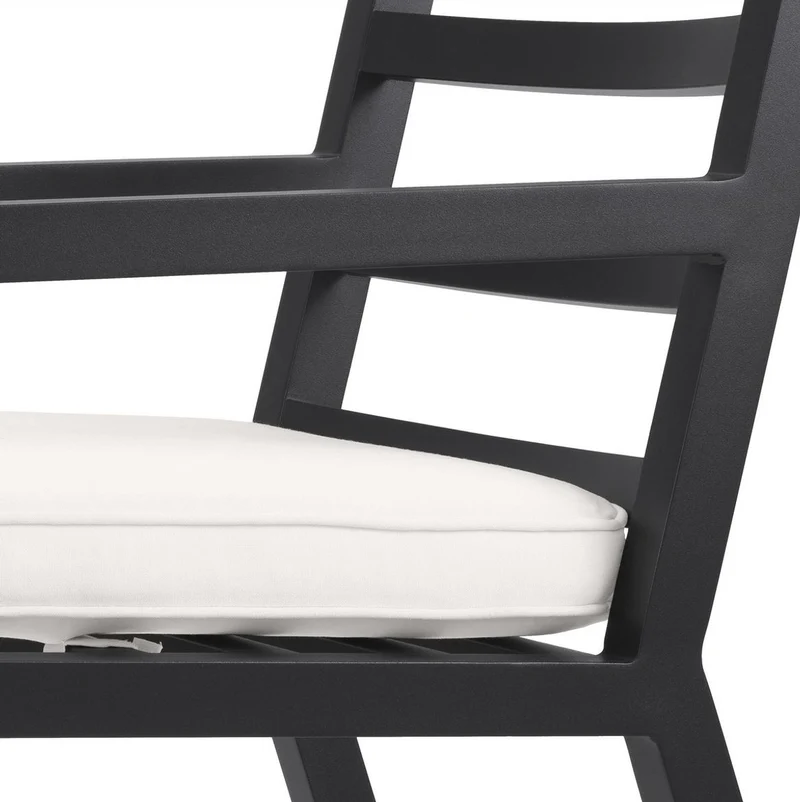 Casa Padrino Luxus Esszimmerstuhl mit Armlehnen Schwarz / Weiß 56 x 66,5 x H. 87 cm - Wetterbeständiger Aluminium Stuhl mit Sitzkissen - Garten Terrassen Stuhl - Luxus Qualität