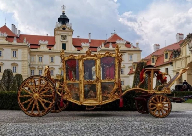 Casa Padrino Luxus Barock Königskutsche Naturfarben / Gold / Rot - Prunkvolle Pferde Kutsche im Barockstil - Luxus Qualität - Edel & Prunkvoll