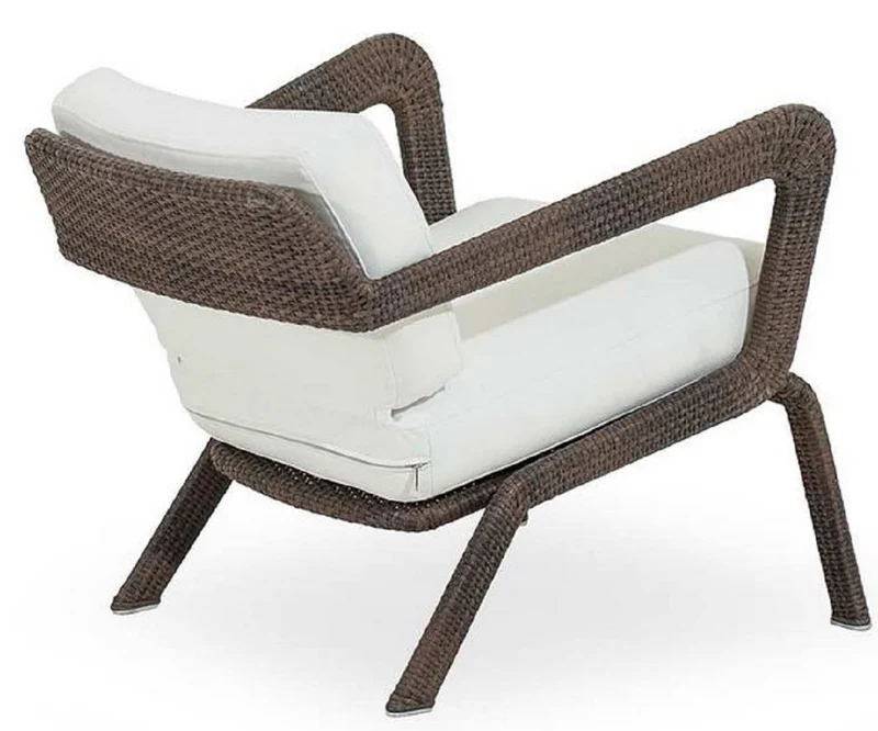 Casa Padrino Luxus Gartensessel Braun / Weiß 74 x 72 x H. 66 cm - Handgewebter Wetterbeständiger Sessel - Garten Terrassen Hotel Pool Sessel Möbel - Luxus Qualität