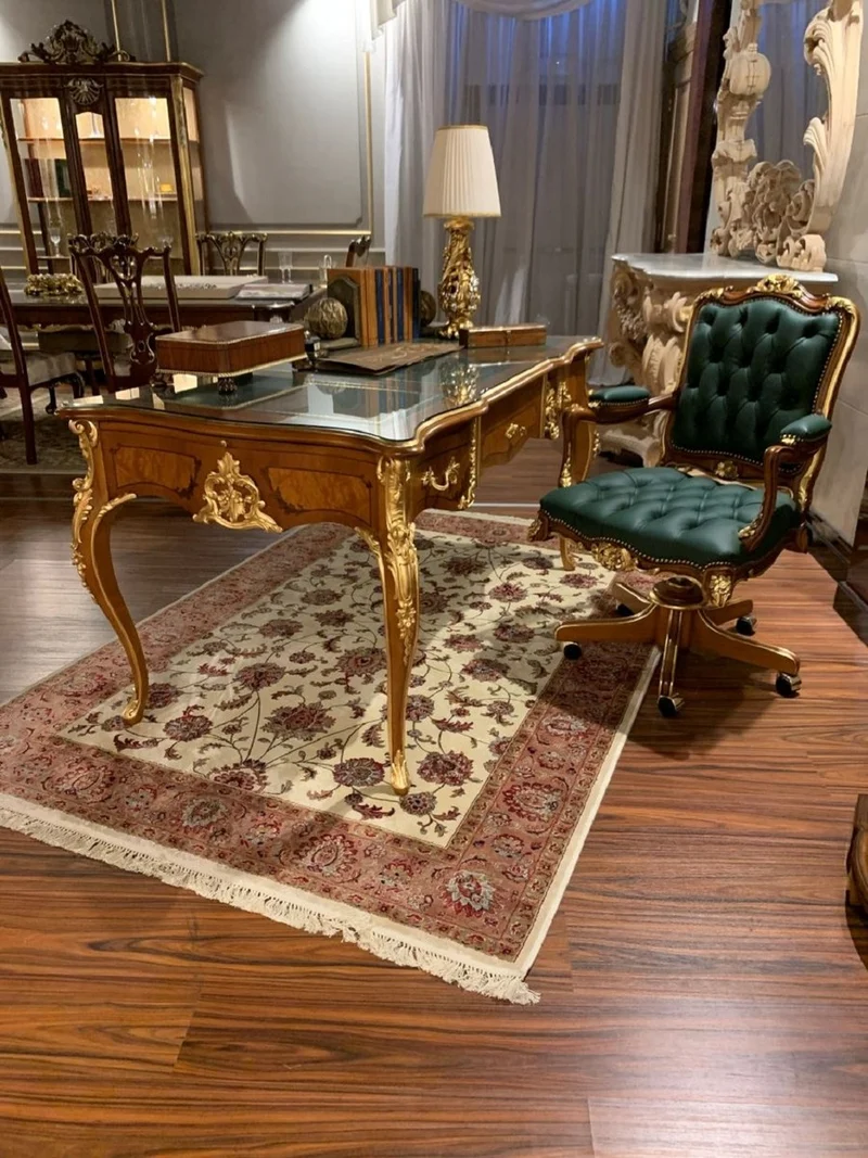 Casa Padrino Luxus Barock Bürostuhl Grün / Braun / Gold 70 x 57 x H. 108 cm - Prunkvoller handgefertigter Massivholz Schreibtischstuhl mit Echtleder - Barock Büromöbel - Luxus Qualität