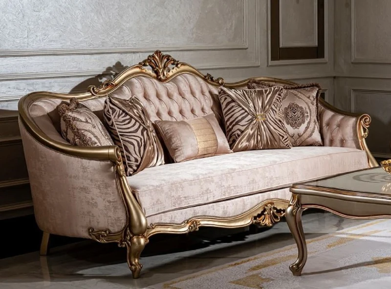 Casa Padrino Luxus Barock Wohnzimmer Set Rosa / Gold - 2 Sofas & 2 Sessel & 1 Couchtisch - Handgefertigte Wohnzimmer Möbel im Barockstil - Edel & Prunkvoll