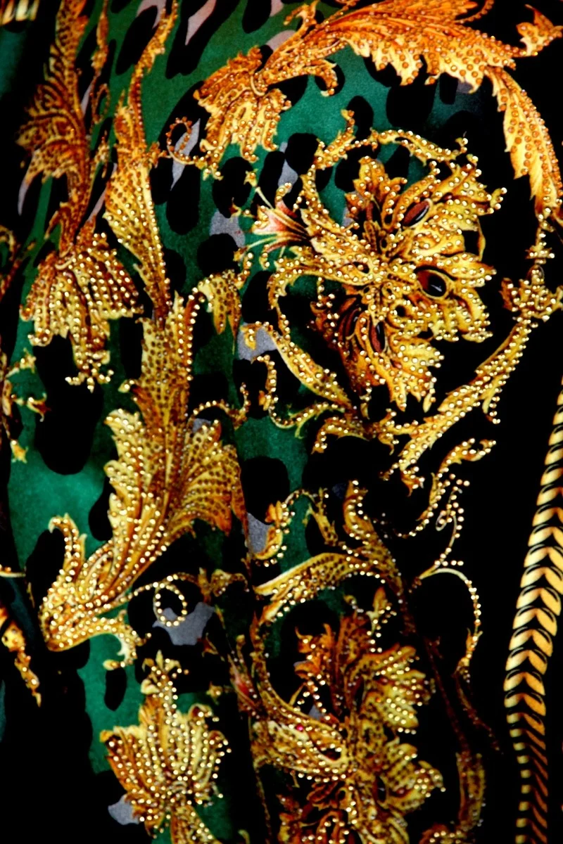 Luxus Wohndecke Pompöös by Casa Padrino Barock Grün / Gold / Schwarz von Harald Glööckler mit extrem vielen Glitzersteinen