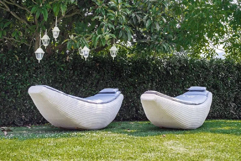 Casa Padrino Luxus Schaukelliege Weiß / Fliederfarben 230 x 75 x H. 70 cm - Handgewebte Wetterbeständige Gartenliege - Moderne Poolliege - Garten Möbel - Hotel Möbel