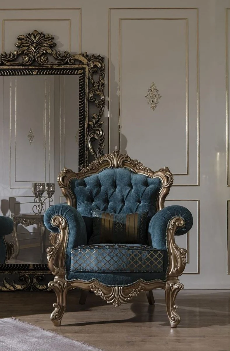 Casa Padrino Luxus Barock Wohnzimmer Set Blau / Gold - 2 Sofas & 2 Sessel & 1 Couchtisch - Prunkvolle Wohnzimmer Möbel im Barockstil