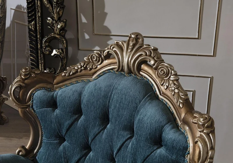 Casa Padrino Luxus Barock Wohnzimmer Set Blau / Gold - 2 Sofas & 2 Sessel & 1 Couchtisch - Prunkvolle Wohnzimmer Möbel im Barockstil