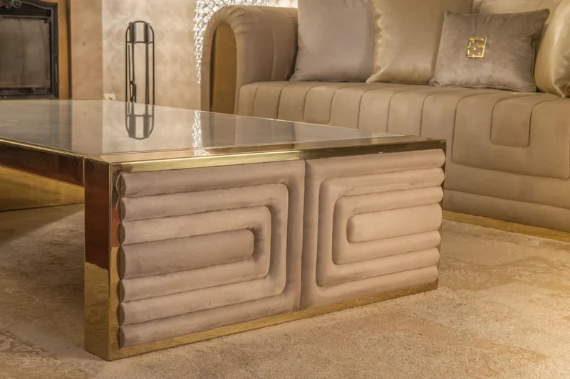 Casa Padrino Luxus Wildleder Sofa mit dekorativen Kissen Taupefarben / Gold 260 x 100 x H. 76 cm - Hotel Möbel - Luxus Qualität - Made in Italy