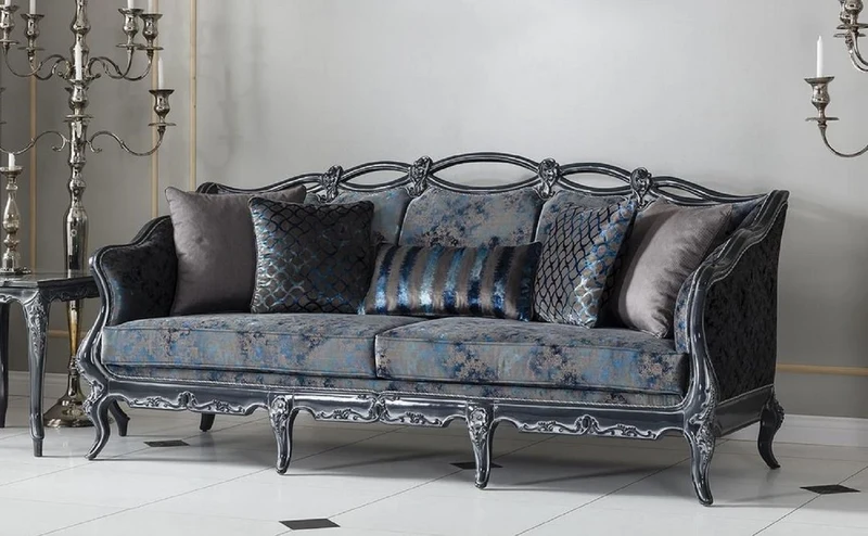 Casa Padrino Luxus Barock Sofa Grau / Blau / Grau 224 x 103 x H. 110 cm - Edles Wohnzimmer Sofa mit elegantem Muster und dekorativen Kissen - Barockstil Wohnzimmer Möbel