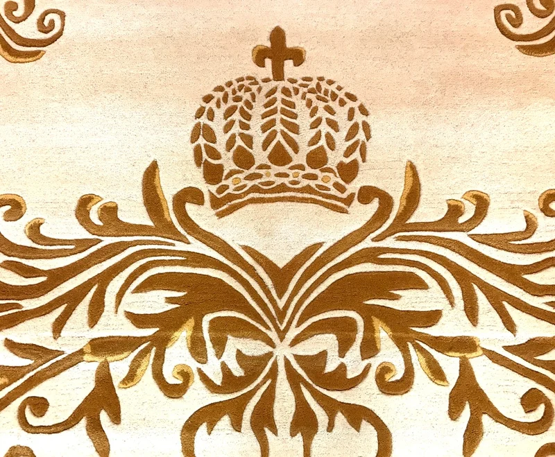 Pompöös by Casa Padrino Luxus Teppich von Harald Glööckler 160 x 230 cm Krone Creme / Gold - Barock Design Teppich - Handgewebt aus Wolle