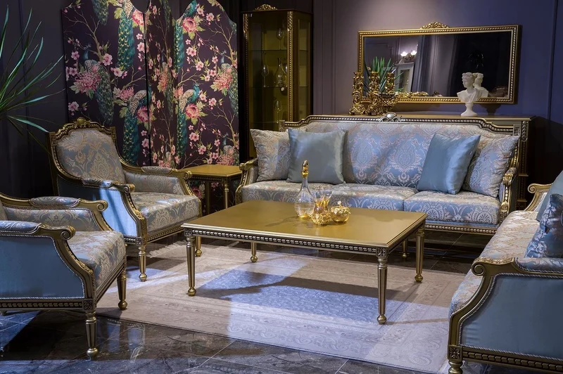 Casa Padrino Luxus Barock Sofa Hellblau / Gold 206 x 72 x H. 103 cm - Wohnzimmer Sofa mit elegantem Muster und dekorativen Kissen - Barock Wohnzimmer Möbel