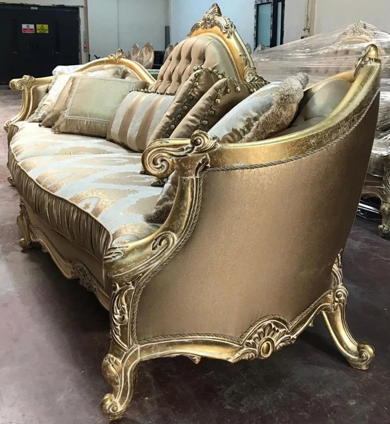 Casa Padrino Luxus Barock Sofa Gold 300 x 90 x H. 119 cm - Prunkvolles Wohnzimmer Sofa mit elegantem Muster - Barock Möbel
