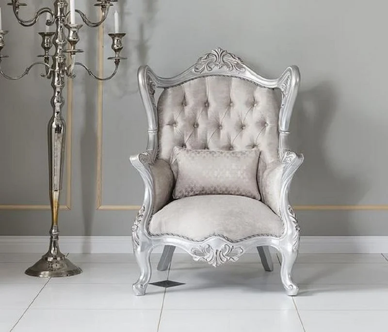Casa Padrino Luxus Barock Ohrensessel Champagnerfarben / Silber 85 x 80 x H. 120 cm - Prunkvoller Wohnzimmer Sessel mit dekorativem Kissen - Barock Möbel