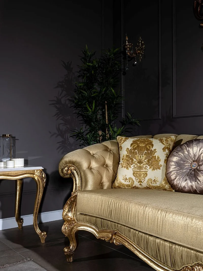 Casa Padrino Luxus Barock Sofa Gold / Weiß 268 x 110 x H. 87 cm - Prunkvolles Wohnzimmer Sofa mit dekorativen Kissen - Wohnzimmer Möbel im Barockstil