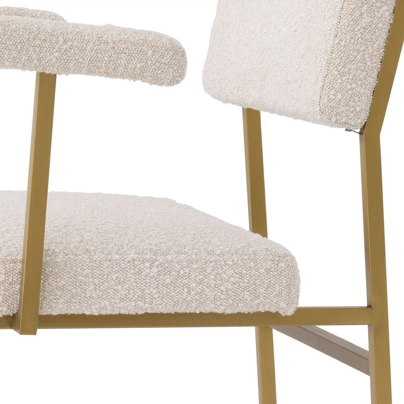 Casa Padrino Luxus Esszimmerstuhl Creme / Messingfarben 64 x 67 x H. 84 cm - Edler Küchenstuhl mit Armlehnen - Luxus Esszimmer Möbel