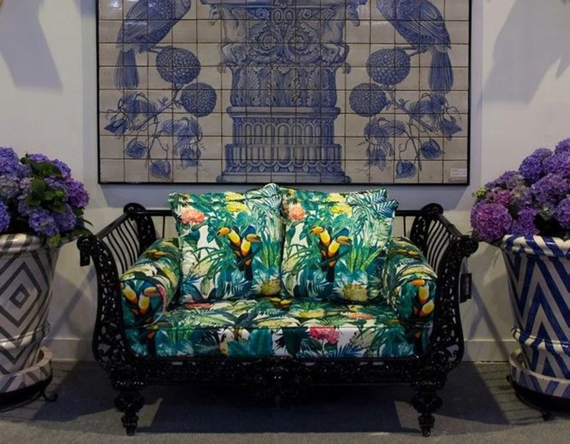 Casa Padrino Luxus Barock Sofa Schwarz / Mehrfarbig 137 x 87 x H. 77 cm - Handgeschmiedetes Schmiedeeisen Sofa mit Kissen - Wohnzimmer Sofa - Garten Sofa - Terrassen Sofa - Barock Möbel