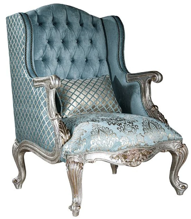 Casa Padrino Luxus Barock Ohrensessel Hellblau / Silber / Gold 77 x 80 x H. 113 cm - Wohnzimmer Sessel mit elegantem Muster und dekorativem Kissen - Barock Wohnzimmer Möbel