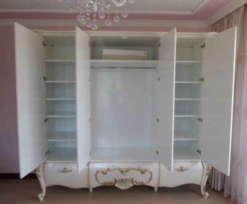 Casa Padrino Luxus Barock Schlafzimmerschrank Weiß / Creme / Gold 320 x 70 x H. 250 cm - Edler Massivholz Kleiderschrank - Schlafzimmer Möbel im Barockstil - Luxus Qualität
