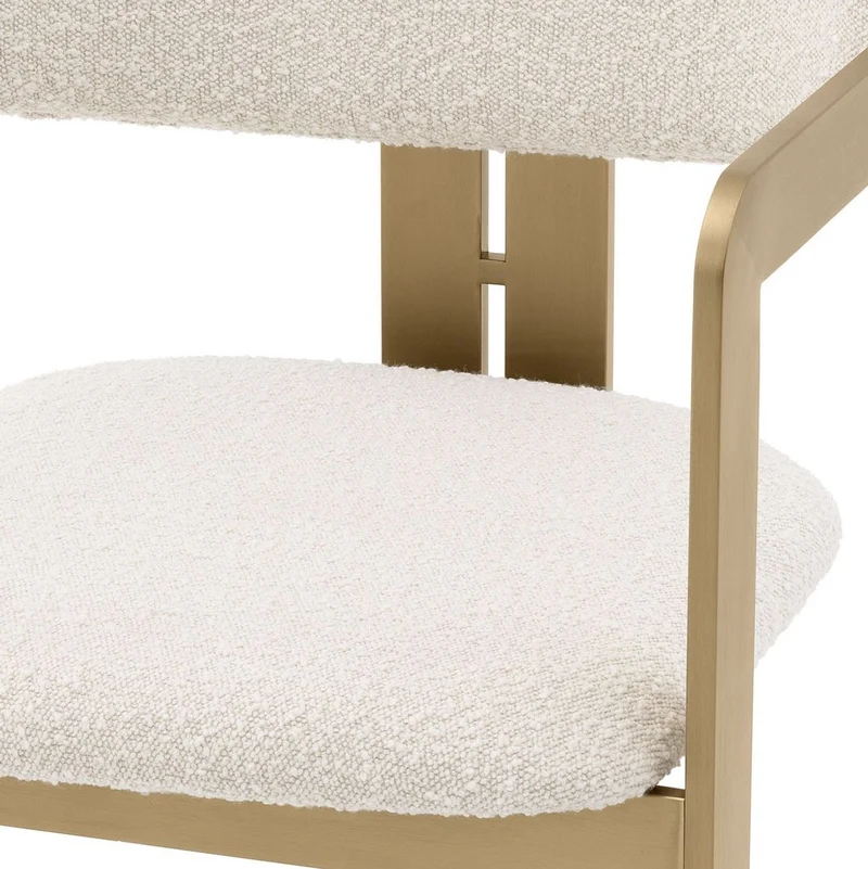 Casa Padrino Luxus Esszimmerstuhl Creme / Messingfarben 57,5 x 58 x H. 79 cm - Edler Küchenstuhl mit Armlehnen - Luxus Esszimmer Möbel