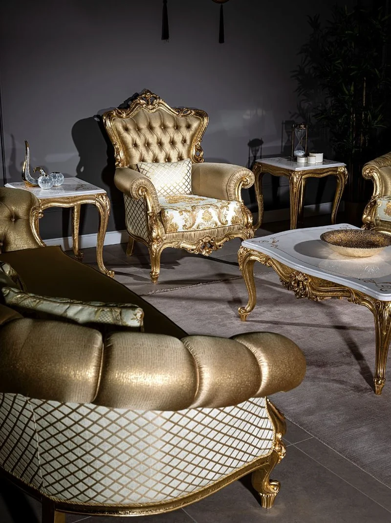 Casa Padrino Luxus Barock Wohnzimmer Set Gold / Weiß - 2 Sofas & 2 Sessel & 1 Couchtisch - Wohnzimmer Möbel im Barockstil - Edel & Prunkvoll