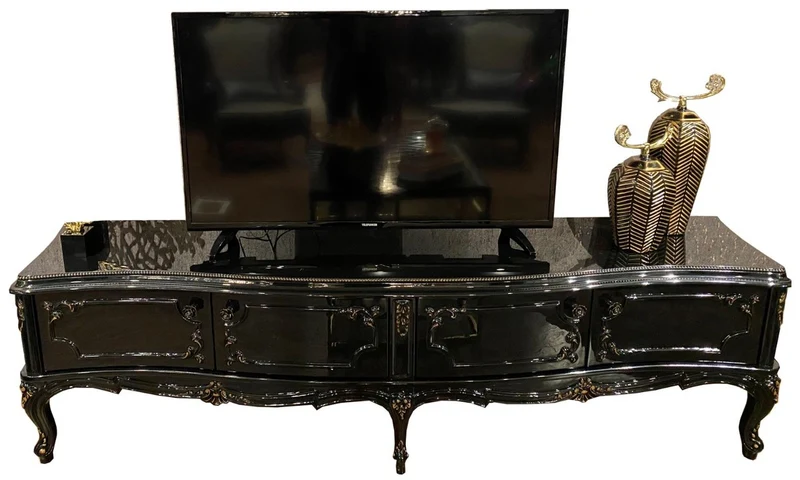 Casa Padrino Luxus Barock TV Schrank Schwarz / Antik Gold 222 x 50 x H. 62 cm - Edler Fernsehschrank mit 4 Türen und Glasplatte - Hochwertige Wohnzimmer Möbel im Barockstil