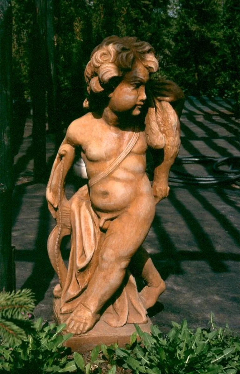 Casa Padrino Jugendstil Skulptur Amor 39 x H 81 cm Antik Erdfarben - Barock Gartendeko