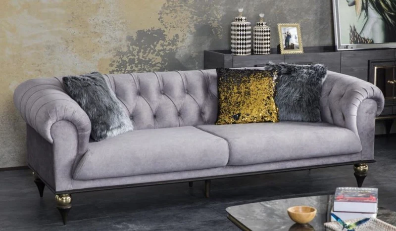Casa Padrino Luxus Art Deco Chesterfield Wohnzimmer Sofa Hellgrau / Schwarz / Messingfarben 230 x 100 x H. 82 cm - Luxus Möbel
