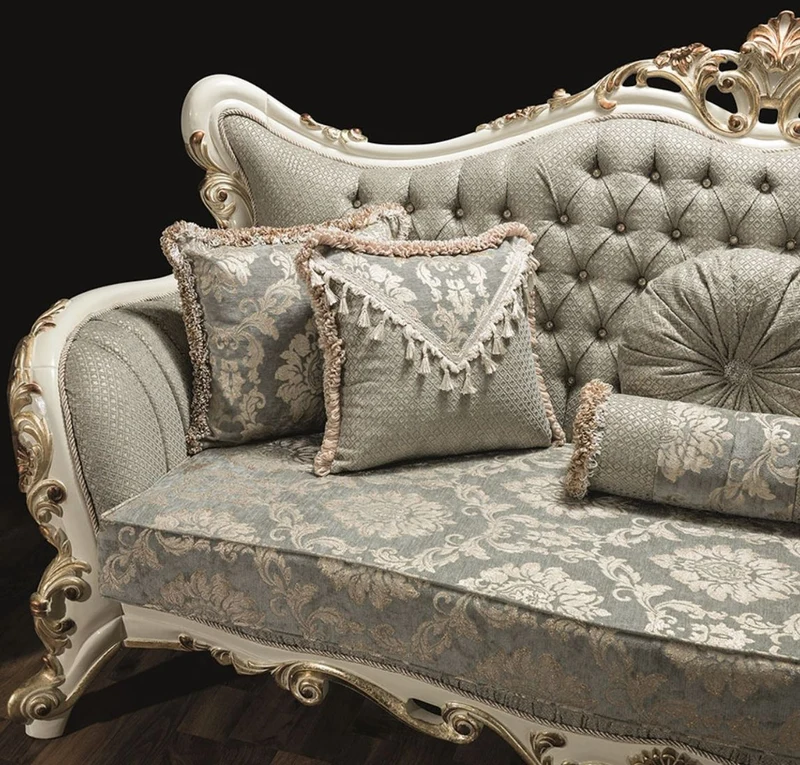 Casa Padrino Luxus Barock Wohnzimmer Sofa Grau / Weiß / Gold 235 x 95 x H. 120 cm - Prunkvolle Couch mit Glitzersteinen und dekorativen Kissen - Edle Barockmöbel