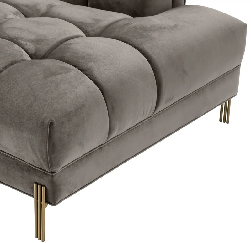 Casa Padrino Luxus Lounge Sofa Grau - Greige / Messingfarben 223 x 95 x H. 68 cm - Linksseitiges Wohnzimmer Sofa mit edlem Samtsoff und 2 Kissen