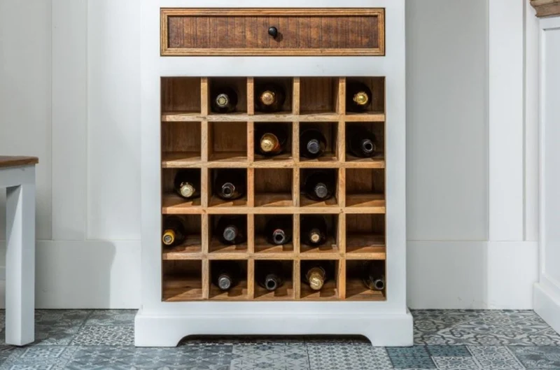 Casa Padrino Landhausstil Weinschrank Weiß / Naturfarben 72 x 40 x H. 196 cm - Handgefertigter Massivholz Barschrank - Barmöbel im Landhausstil