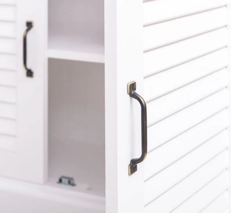 Casa Padrino Landhausstil Massivholz Schrank mit 4 Türen Weiß 64 x 39 x H. 210 cm - Regalschrank - Wohnzimmerschrank - Vitrinenschrank - Landhausstil Möbel