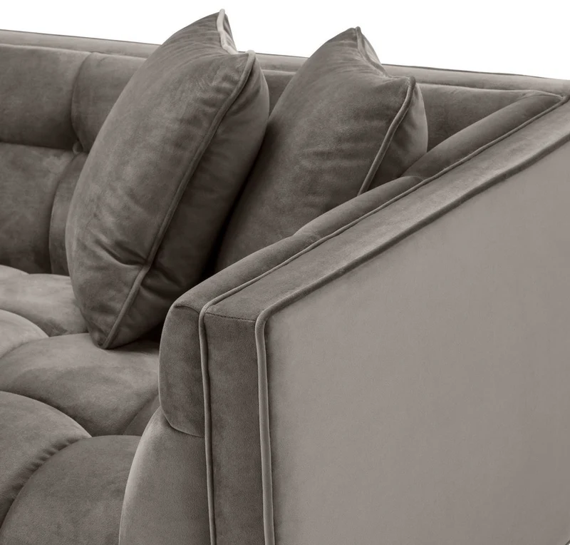 Casa Padrino Luxus Lounge Sofa Grau - Greige / Messingfarben 223 x 95 x H. 68 cm - Rechtsseitiges Wohnzimmer Sofa mit edlem Samtsoff und 2 Kissen
