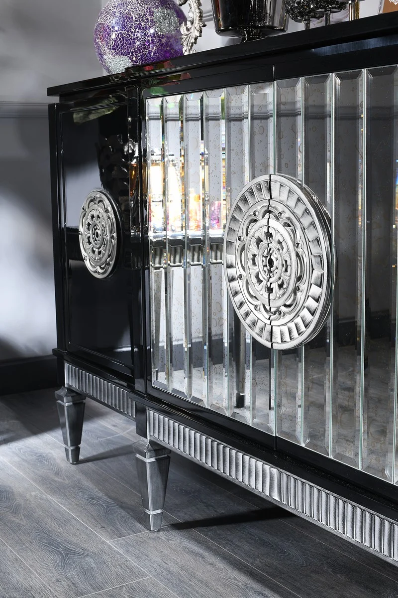 Casa Padrino Luxus Barock Wohnzimmer Set Schwarz / Silber - Sideboard und 3 Spiegel - Barockmöbel