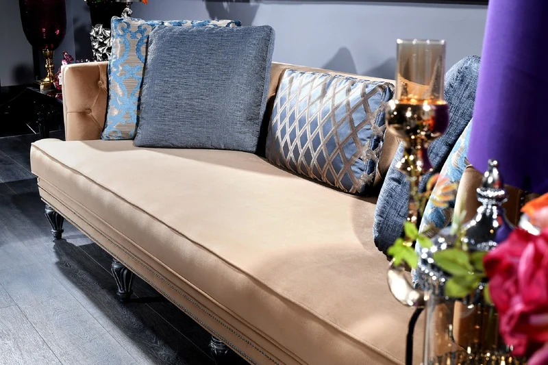 Casa Padrino Luxus Barock Chesterfield Sofa Beige / Silber 250 x 92 x H. 85 cm - Barockmöbel