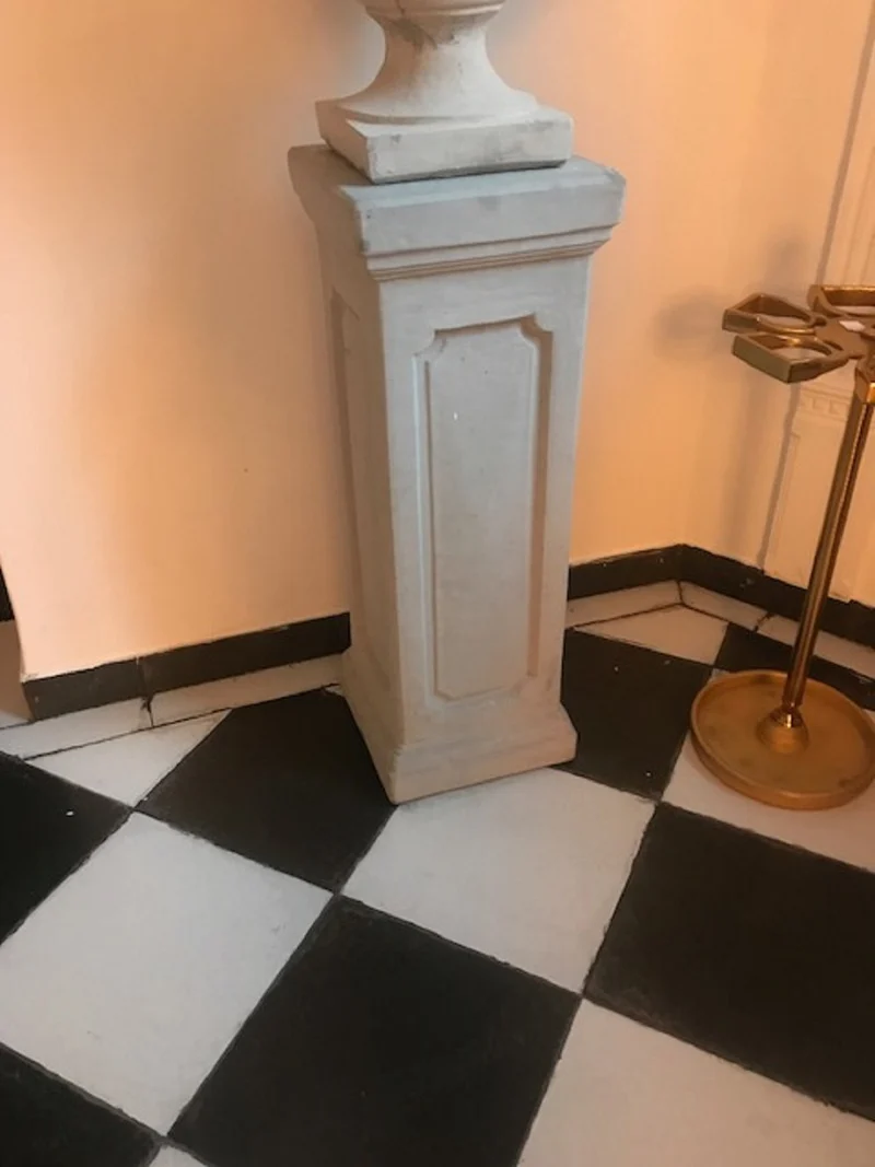Casa Padrino Barock Deko Säule Grau 27 x 27 x H. 76 cm - Prunkvolle Beton Säule im Barockstil