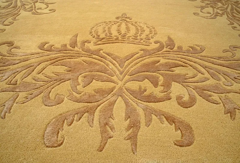 Pompöös by Casa Padrino Luxus Barock Teppich Krone von Harald Glööckler Gold - Verschiedene Größen