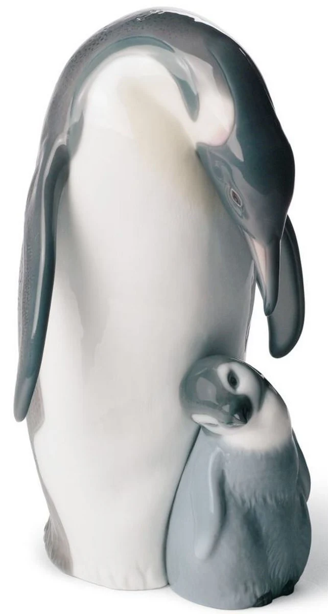 Casa Padrino Luxus Porzellanfigur Pinguin Mutter mit Kind Grau / Weiß / Schwarz 16 x H. 22 cm - Luxus Qualität