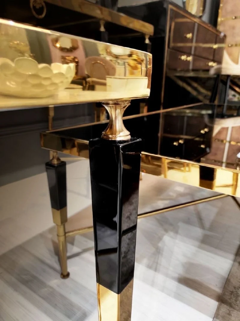 Casa Padrino Luxus Beistelltisch Schwarz / Gold 50 x 50 x H. 60 cm - Quadratischer Tisch mit Kunstmarmor Tischplatte - Luxus Wohnzimmer Möbel - Hotel Möbel - Luxus Einrichtung - Hotel Einrichtung