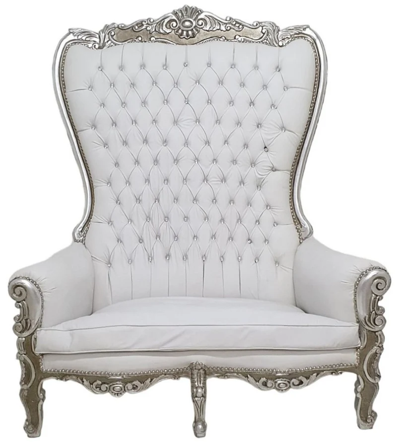 Casa Padrino Barock Hochlehn 2er Sofa Weiß / Silber - Prunkvolles Barockstil Kunstleder Sofa mit Glitzersteinen - Wohnzimmer Möbel im Barockstil - Barock Möbel - Edel & Prunkvoll