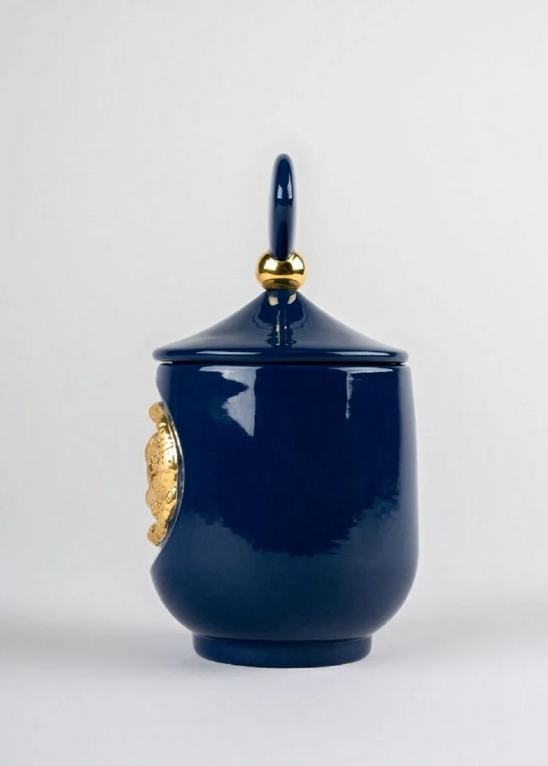 Casa Padrino Luxus Duftspender Schlangen Dunkelblau / Gold Ø 11 x H. 21 cm - Runder Porzellan Raumerfrischer mit Deckel - Deko Accessoires - Luxus Qualität