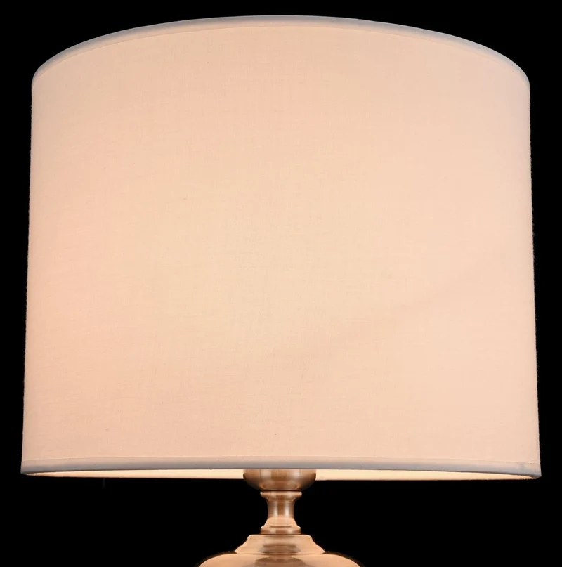 Casa Padrino Tischleuchte Silber / Creme - Moderne Lampe mit Metallrahmen und mundgeblasenem Glaselement - Ø 30 x H. 52 cm