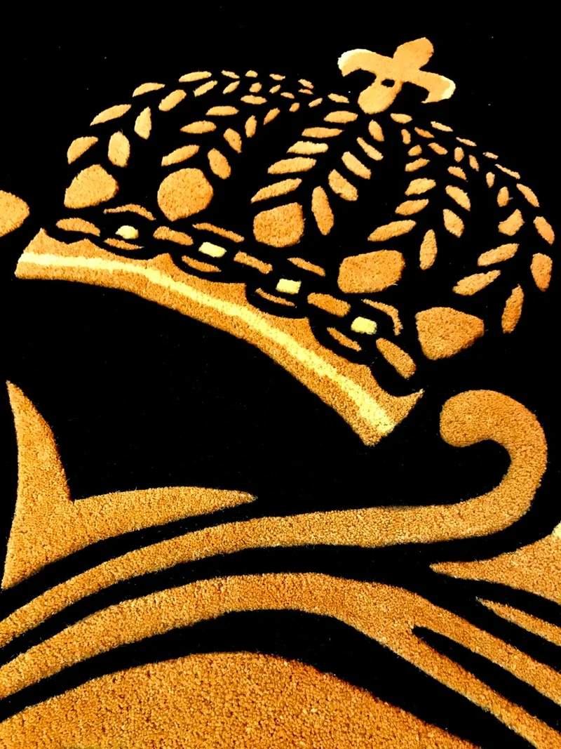 Pompöös by Casa Padrino Luxus Teppich von Harald Glööckler 200 x 290 cm Krone Schwarz / Gold - Barock Design Teppich - Handgewebt aus Wolle