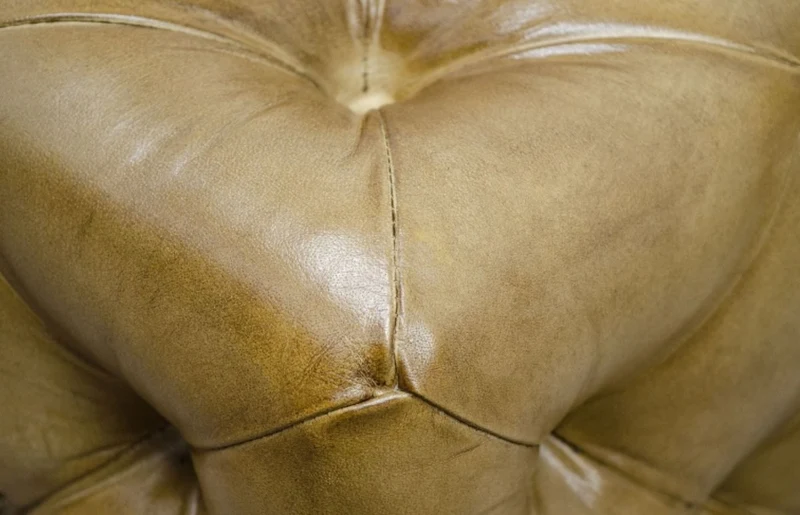Casa Padrino Luxus Echtleder Fußhocker Sandfarben 64 x 64 x H. 46 cm - Chesterfield Möbel