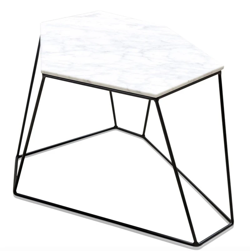 Casa Padrino Designer Couchtisch Weiß / Schwarz 64 x 48 x H. 40 cm - Luxus Wohnzimmertisch mit Marmorplatte
