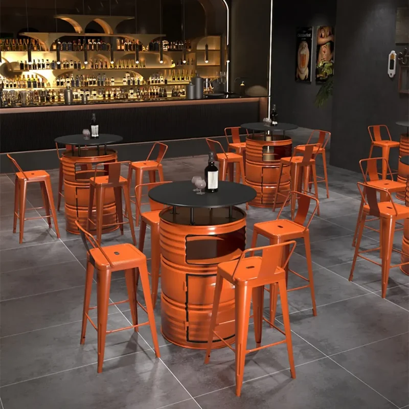 Tables de bar de rangement en fûts métalliques industriels noirs et orange
