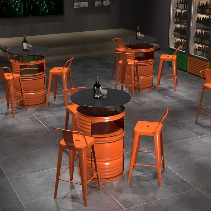 Tables de bar de rangement en fûts métalliques industriels noirs et orange