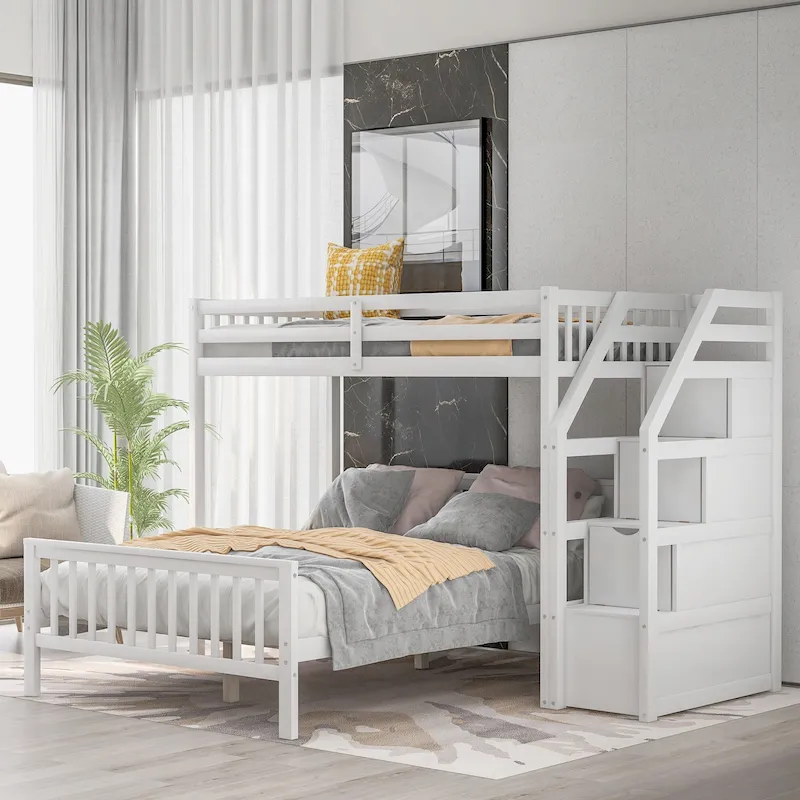 Lit mezzanine double sur lit double en bois avec escalier, balustrades hautes et échelle