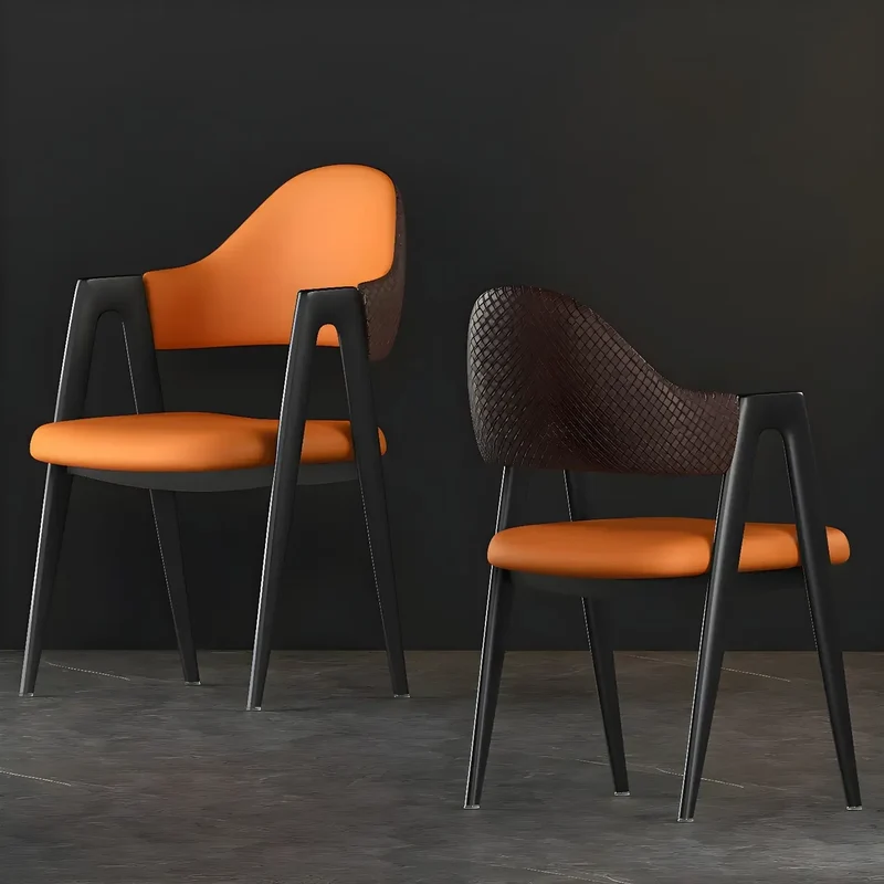 Chaise de salle à manger moderne en cuir à dossier ouvert et incurvé avec accoudoirs