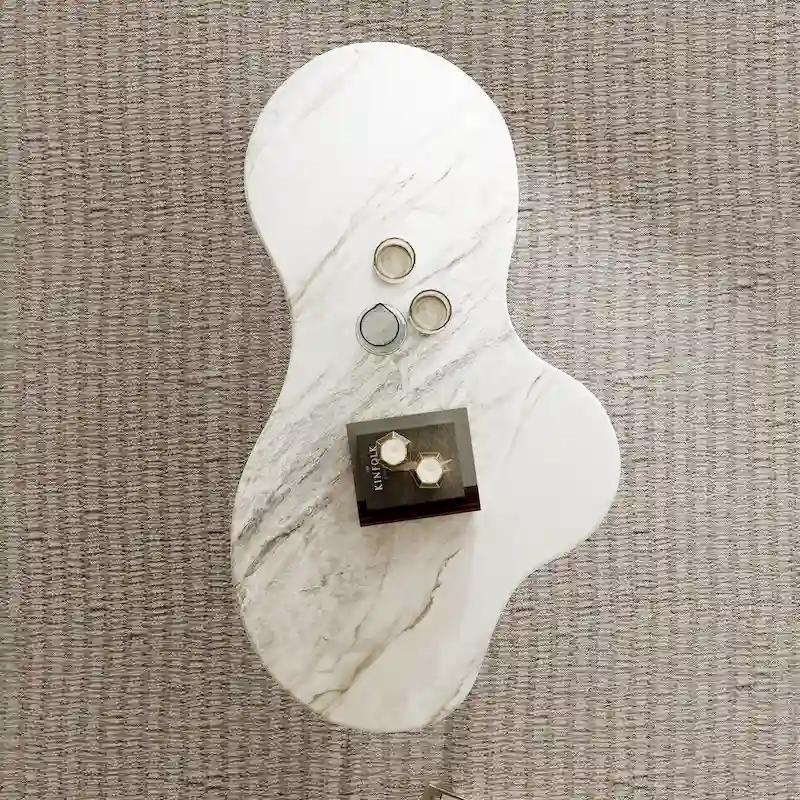 54.8 Table basse hétérosexuelle moderne, plateau en faux marbre, pieds en bois massif