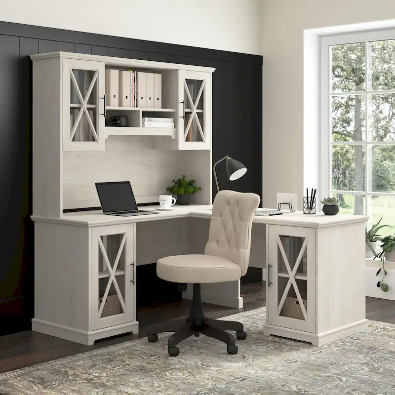 Bureau en L avec huche et armoires de rangement