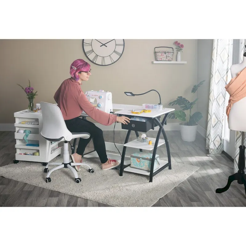 Table de couture avec ou sans grille de découpe intégrée