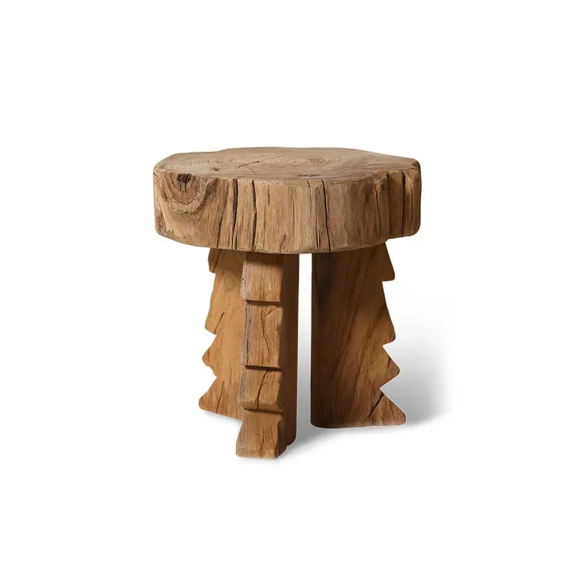 Tabouret en bois sculpté
